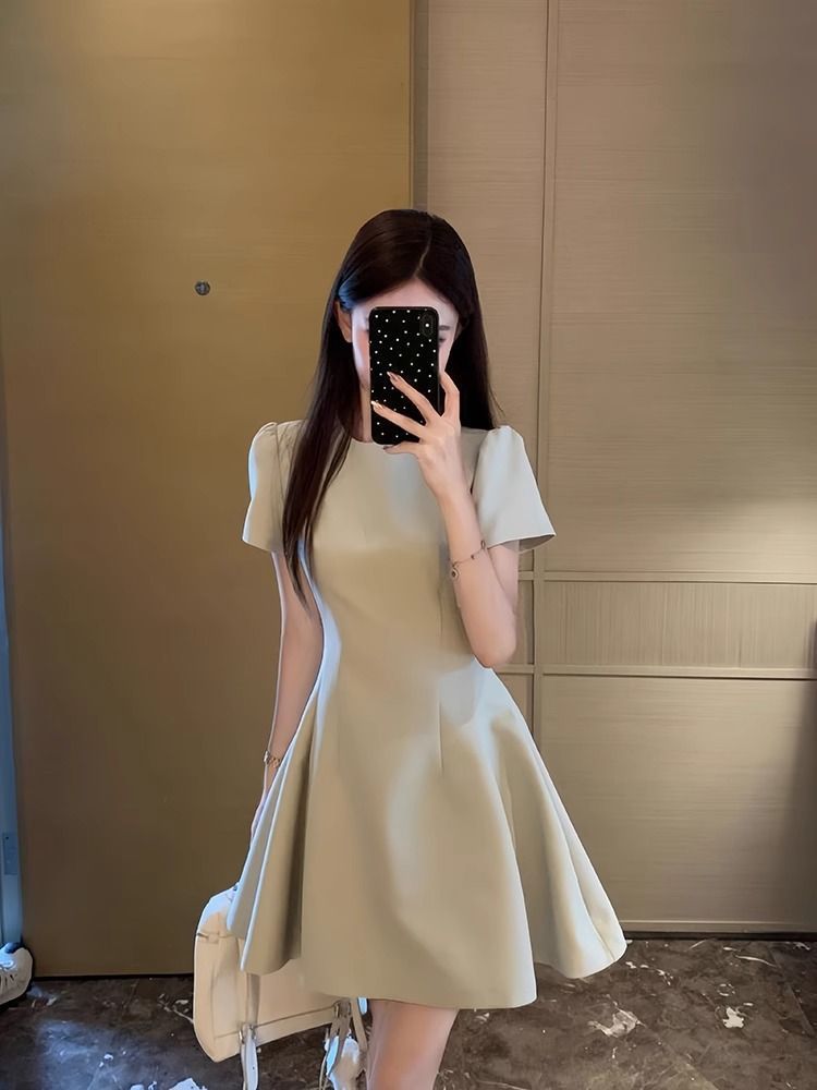 Elegant Short-sleeve Dress That Makes Petite Figures Look Taller